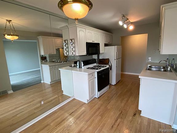 4th image of 9667 Bayview Dr APT 313