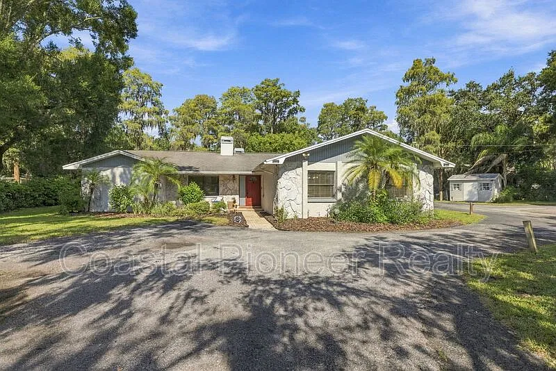 4 bed, 2.0 bath, 2296 sqft, $4,200 — Photo 2