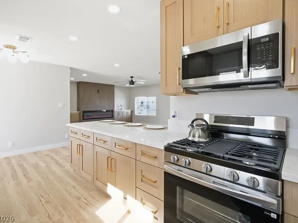 1200 Stoney Beach St, Las Vegas, NV 89110