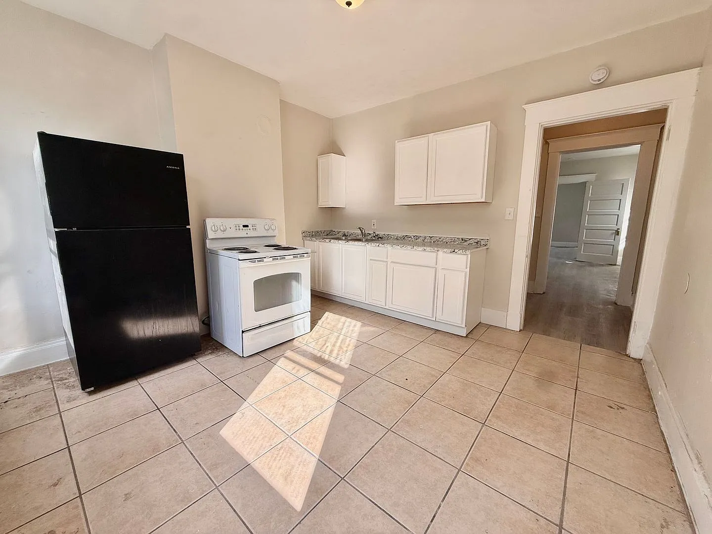 1 bed, 1.0 bath, $1,045 — Photo 3
