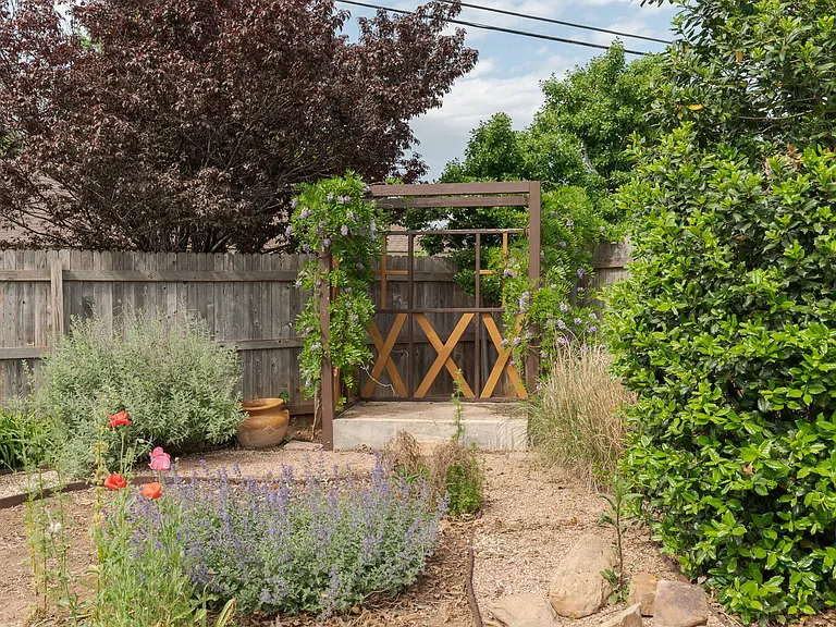 3121 Kent Dr — Photo 51