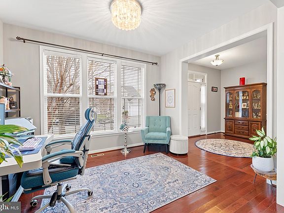 5th image of 22 Iris Ln