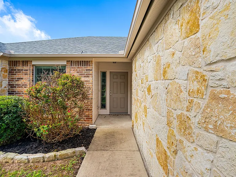 7925 Fieldstone Dr — Photo 3