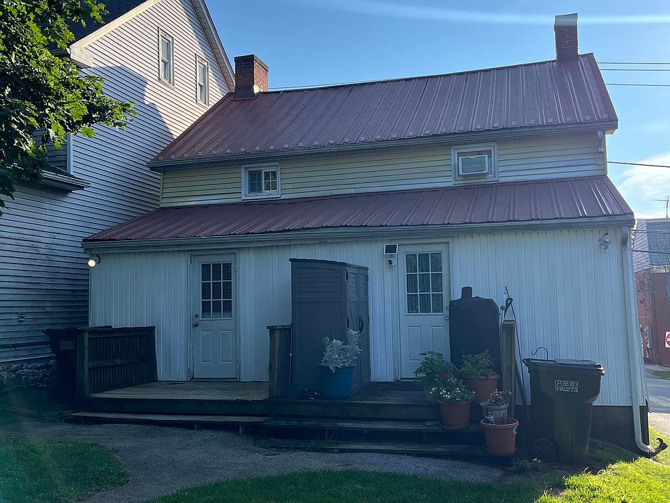 Rear view. Available unit is on the left.