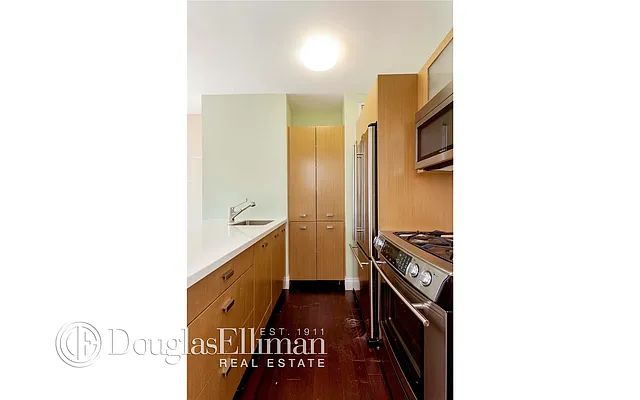 Rented by Douglas Elliman | media 22