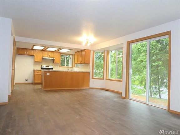 4th image of 1817 Diamond Ct SE