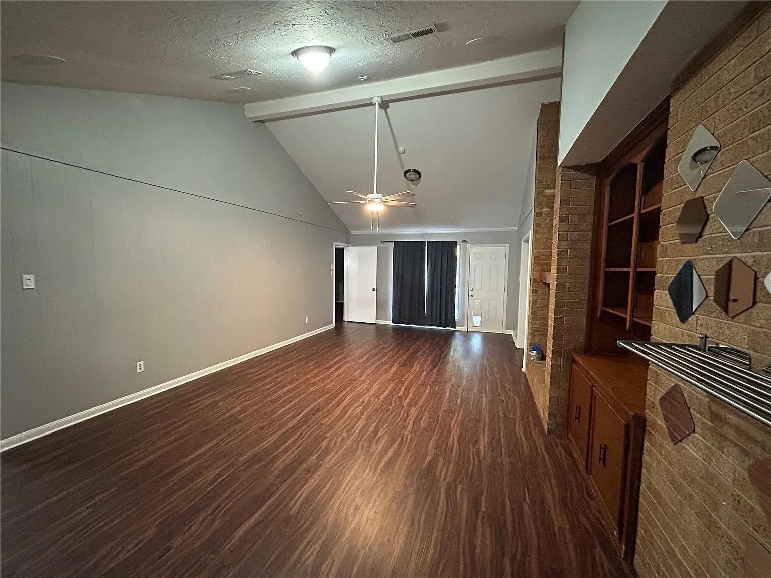 3 bed, 2.0 bath, 1884 sqft, $1,795 — Photo 3
