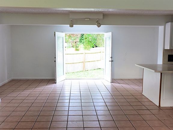 4th image of 6009 Terry Parker Dr S