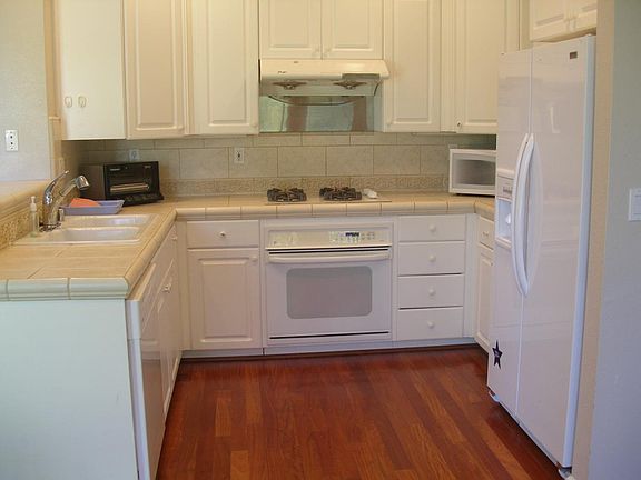 4th image of 1016 Cameron Dr