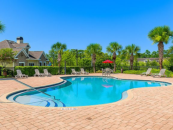 Reserve at Brookhaven Pool