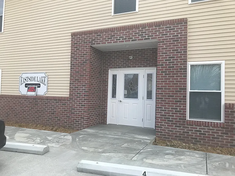 1501 Memorial Ave #3 — Photo 8