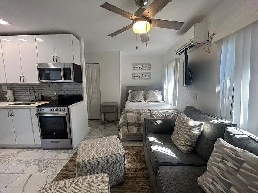Studio, 1.0 bath, 350 sqft, $2,200 — Photo 2