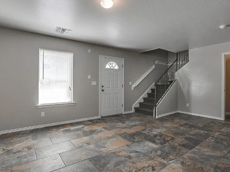 512 Center Way — Photo 8