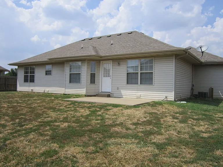 412 Denton — Photo 2