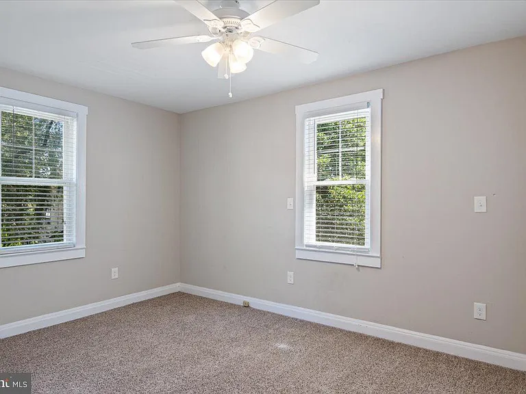 158 Lafayette Rd — Photo 24