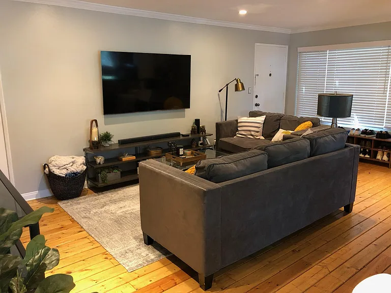 540 N Croft Ave — Photo 5