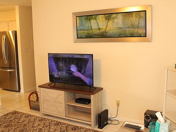 5th image of 1811 SE 15th Pl APT 3