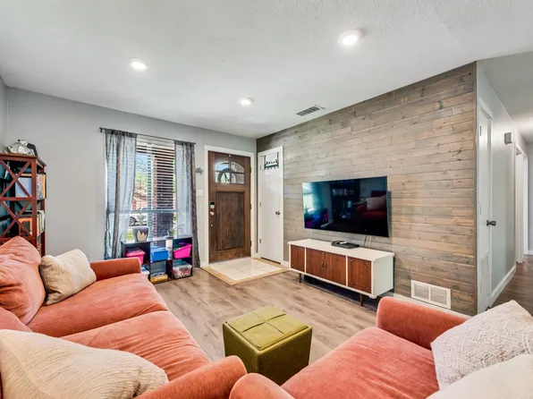 717 Loganwood Dr, Royse City, TX 75189