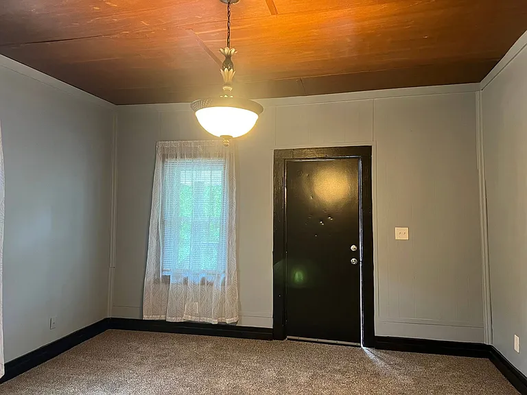 117 Dewey Ave — Photo 4