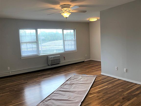 Living room / dining room