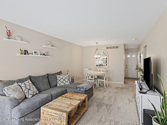 5th image of 923 Trafalger St