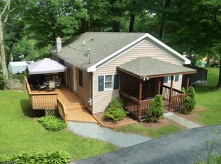 26 Delaware Rd, Hewitt, NJ 07421