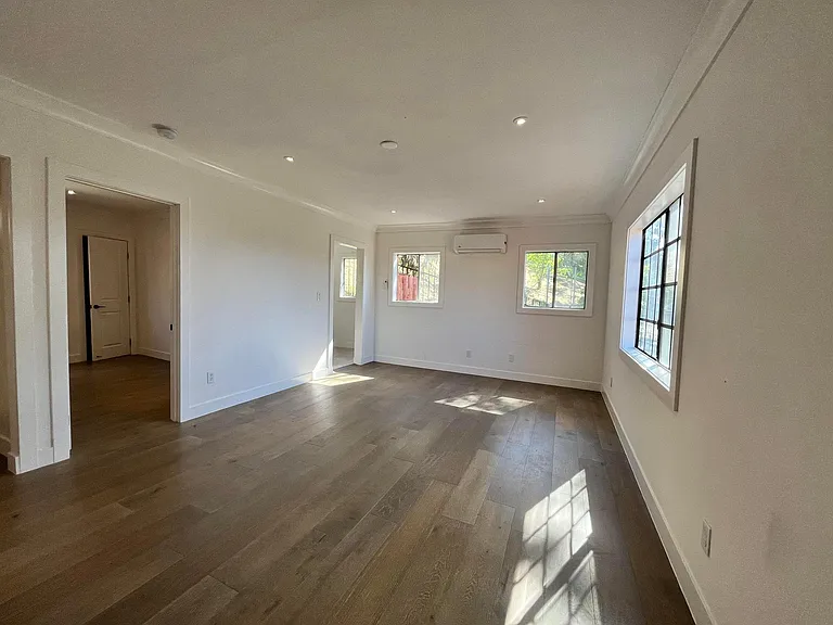 830 Laguna Ave — Photo 18