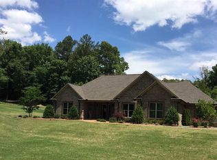 215 Valley View Dr, Henderson, TN 38340