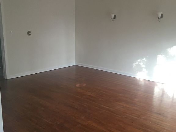 3rd image of 1600 N Martel Ave #F