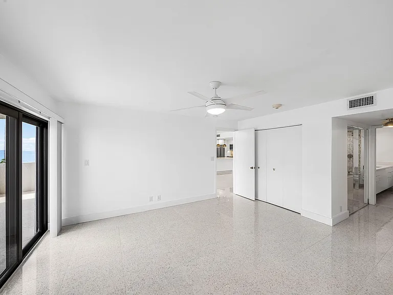 330 SE 20th Ave #408 — Photo 22