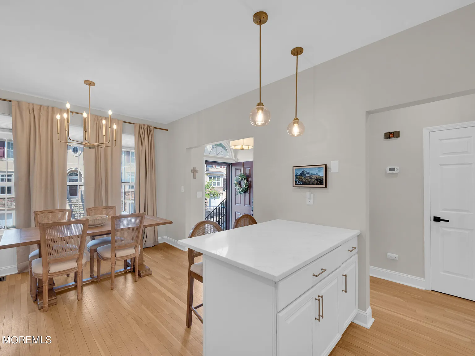 2 bed, 4.0 bath, 1788 sqft, $4,200 — Photo 4