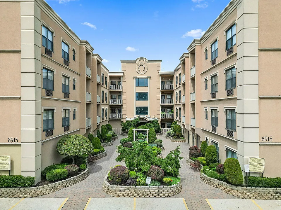 8915 Bergenwood Ave #1