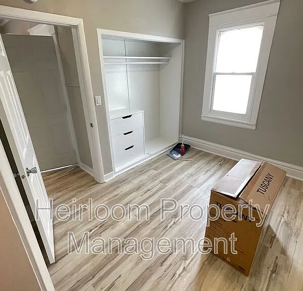 611 E 6th St #1 — Photo 10