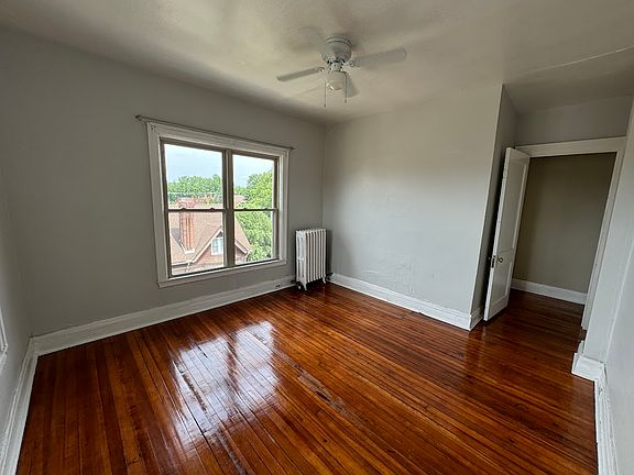 2nd image of 905 Maryland Ave #D99c72c56