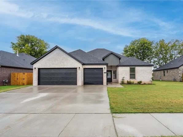 808 W Kelleyann St, Siloam Springs, AR 72761