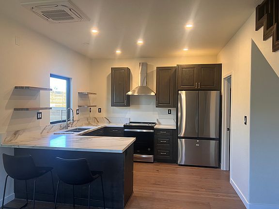 3rd image of 4121 Alicia Dr