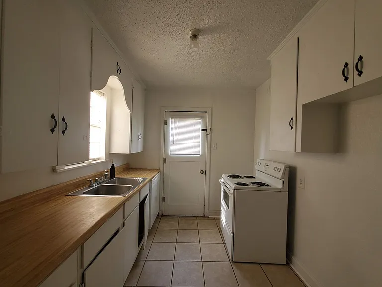 231 Lincoln Dr — Photo 5