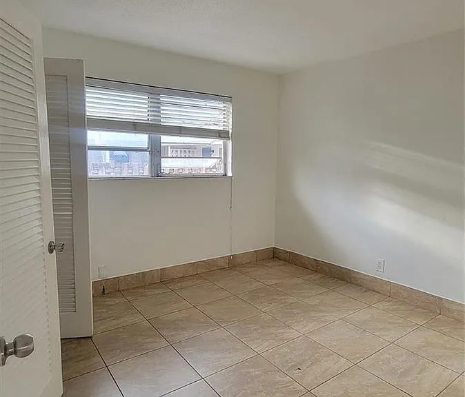 1821 NE 56th St #1 — Photo 5