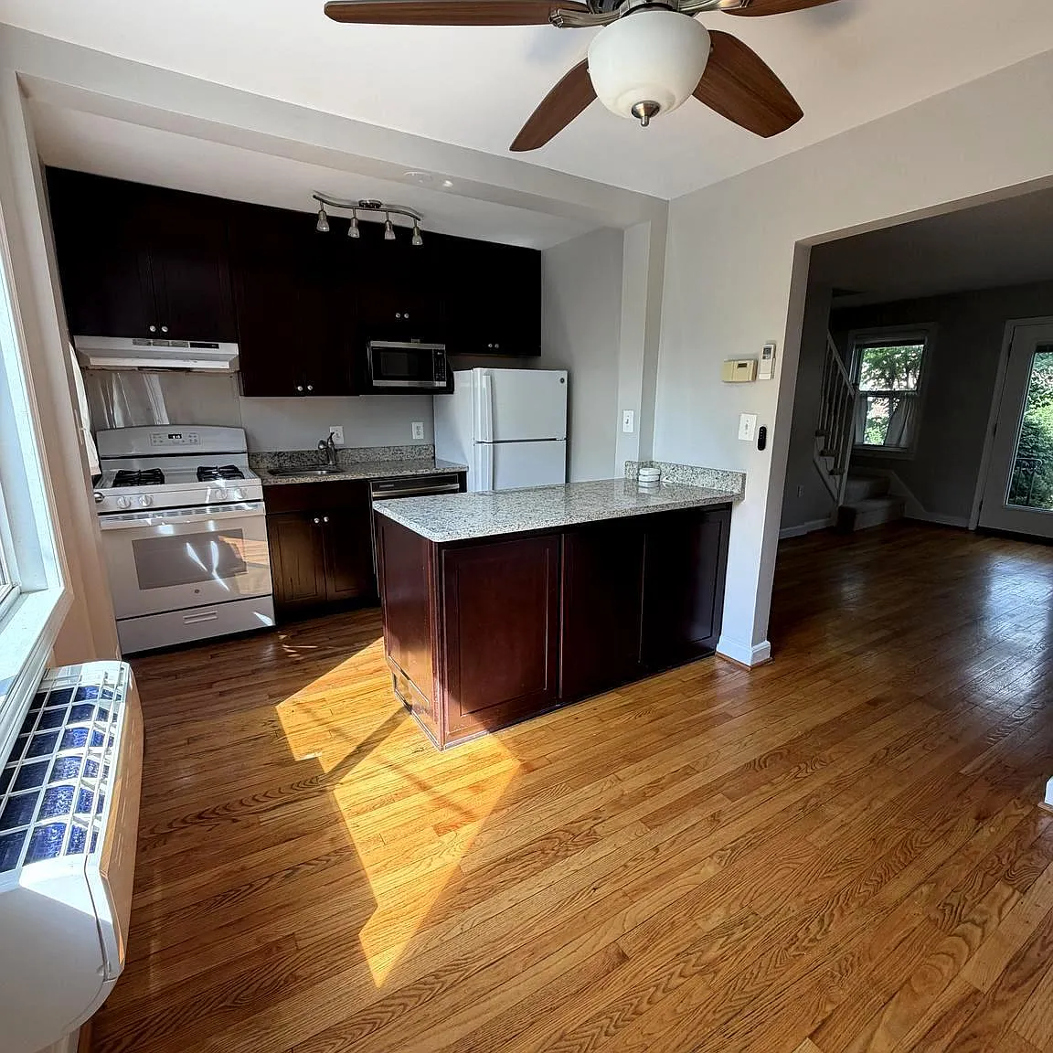 2 bed, 2.0 bath, 1326 sqft, $3,150 — Photo 3
