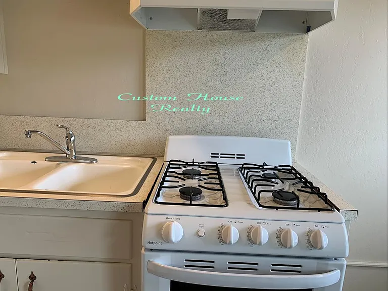 276 Carmel Ave #D — Photo 6
