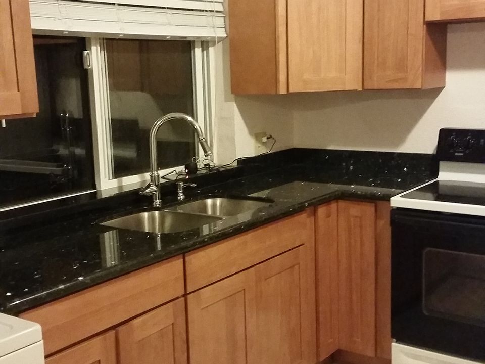1st image of 3229 Lake Dr