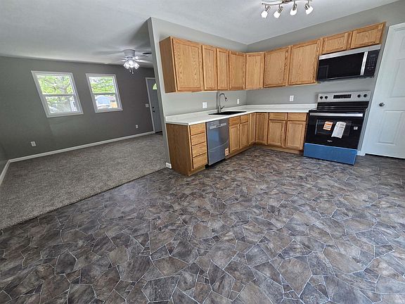 5th image of 137 Staunton Ave