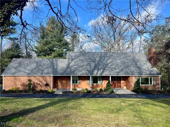 2915 Woodcliff Dr NW, Canton, OH 44718