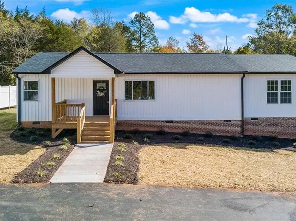 3760 Meadowbrook Dr, Trinity, NC 27370