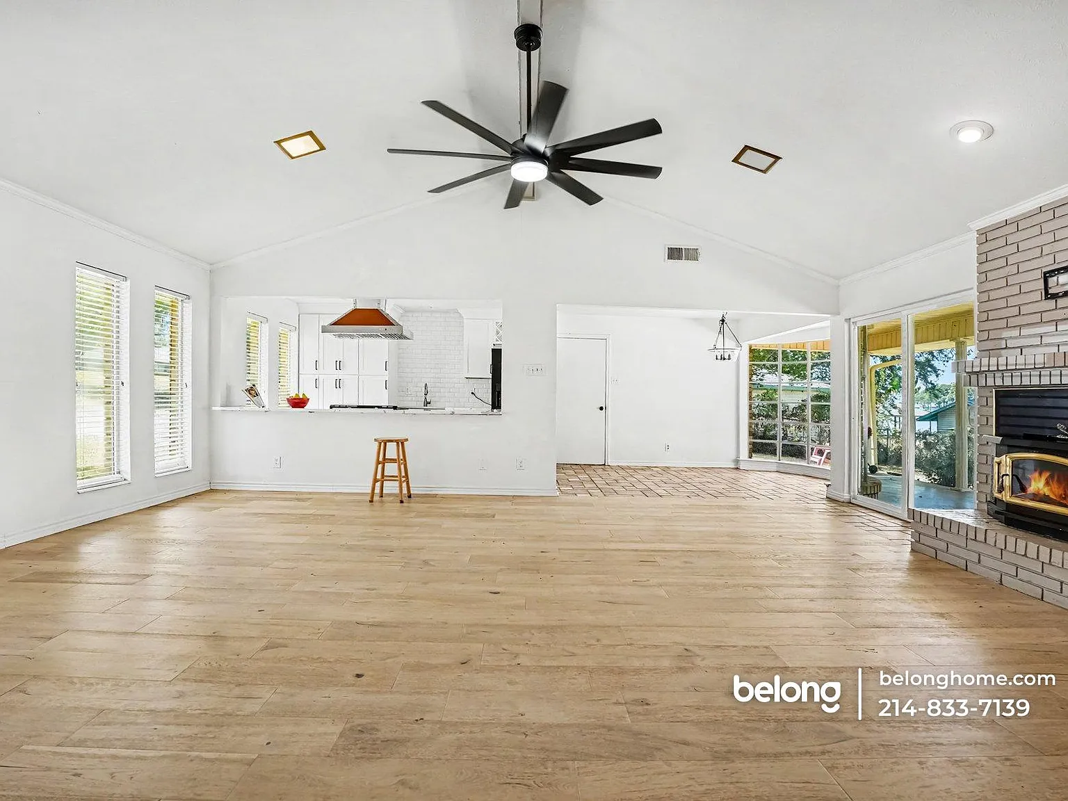 3 bed, 2.0 bath, 1600 sqft, $2,725 — Photo 2