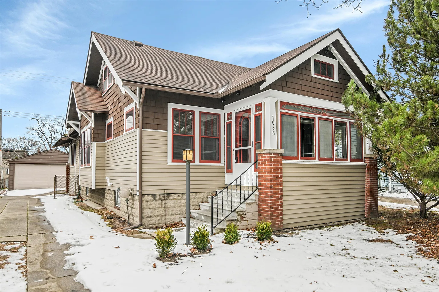 1035 Albany St photo 1