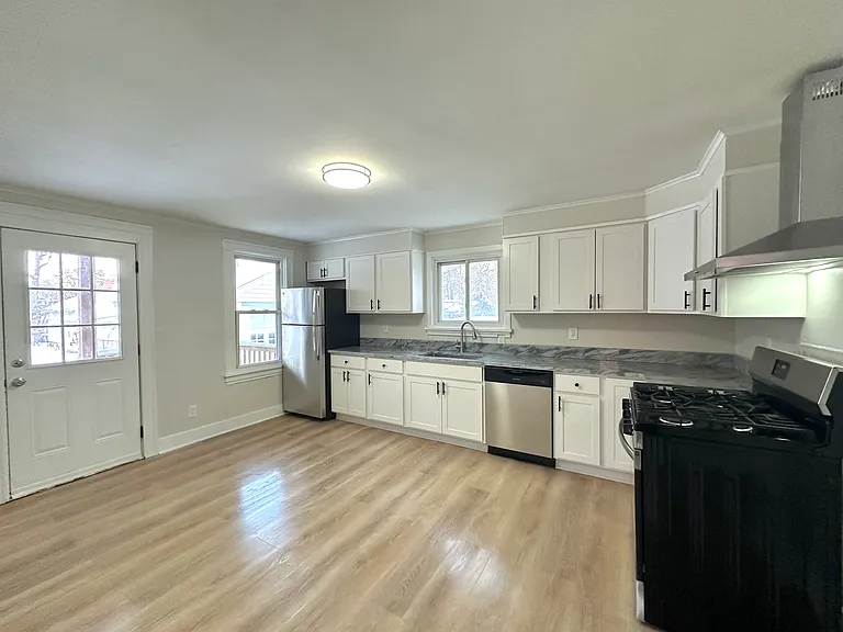 144 Sanford St #1 — Photo 4