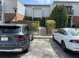 7373 Blackburn Ave APT 104, Downers Grove, IL 60516