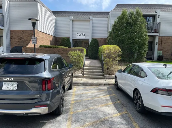 7373 Blackburn Ave APT 104, Downers Grove, IL 60516