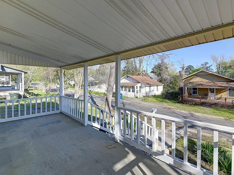 203 Augusta St — Photo 3